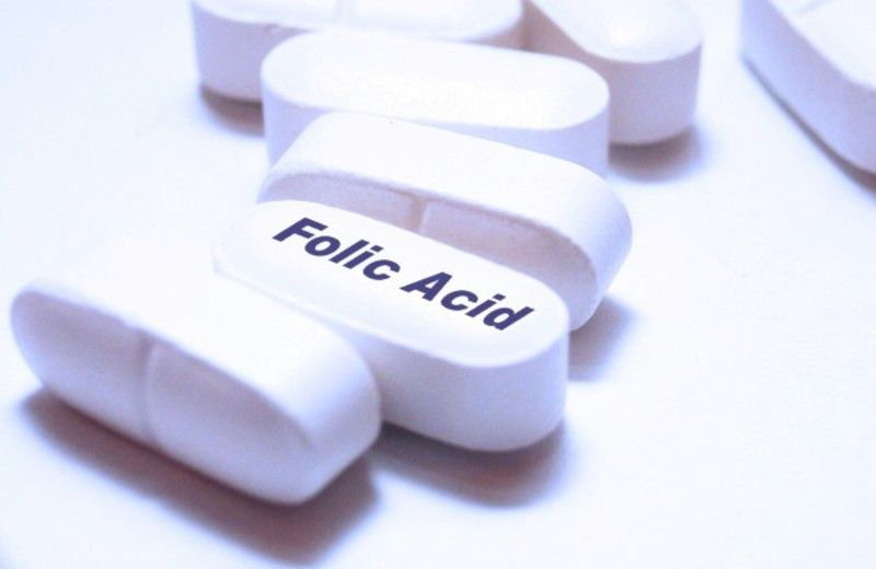 Khi mang thai, mẹ nên uống thuốc axit folic