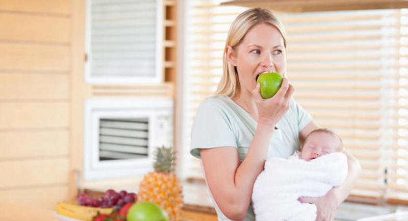 Phụ nữ sau sinh có được ăn táo không? Sau sinh có được ăn táo không?