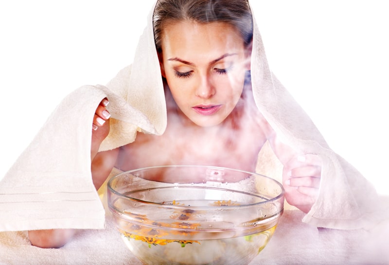 Xông muối cho da mặt giúp loại bỏ nhờn, tế bào chết trên da