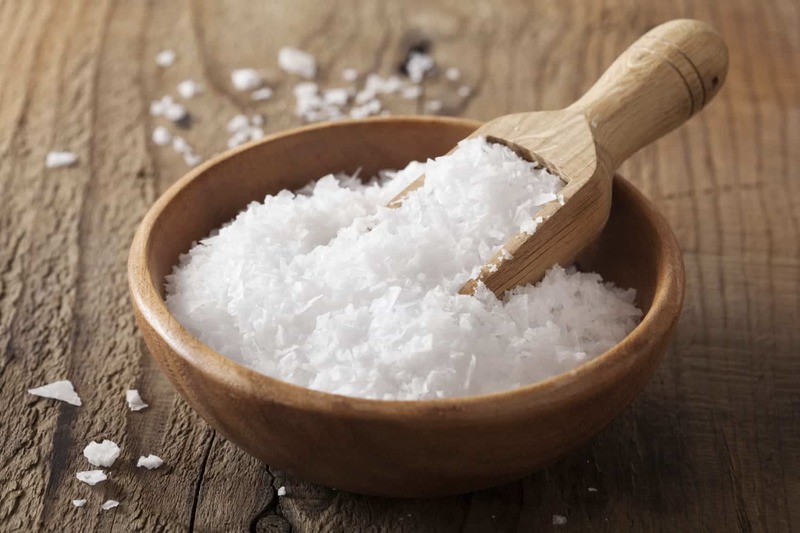 Dùng muối biển chăm sóc da mặt