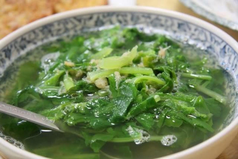 Nhiều bà mẹ thắc mắc sau sinh có được ăn rau cải không? Cần nghỉ ngơi sau làm IUI