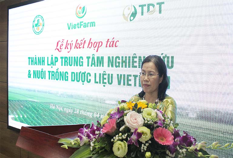 Đại diện phía Viện Y dược học cổ truyền phát biểu trong buổi lễ