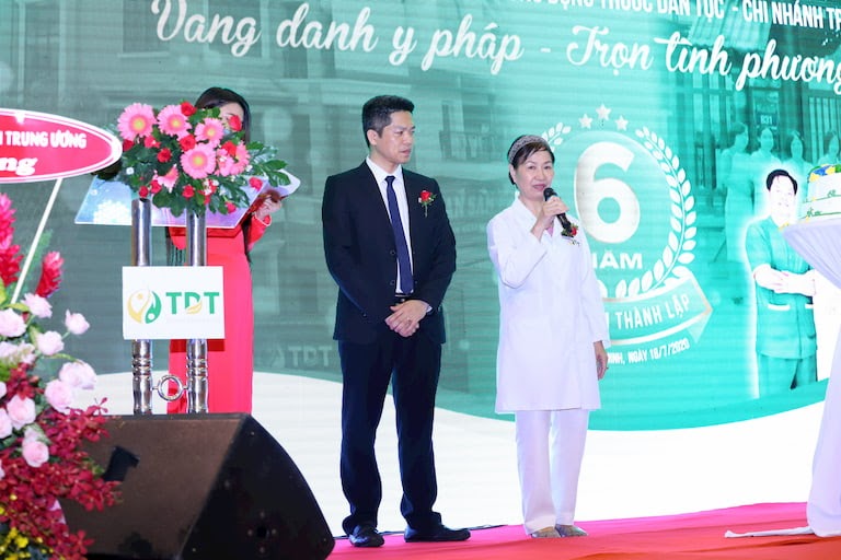 Ông Nguyễn Quang Hưng và Bác sĩ Phương Mai chia sẻ lại câu chuyện thành lập và gây dựng Trung tâm ngay từ những ngày đầu