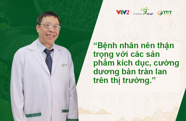 Bác sĩ Lê Hữu Tuấn đưa ra lời khuyên với bệnh nhân