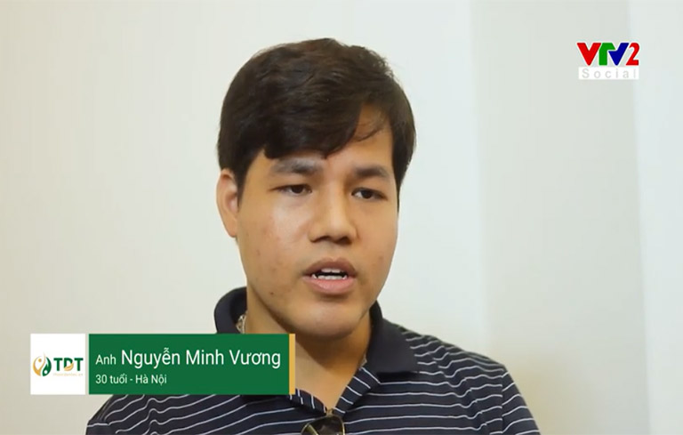 Anh Minh Vương trả lời phỏng vấn trong phóng sự VTV2