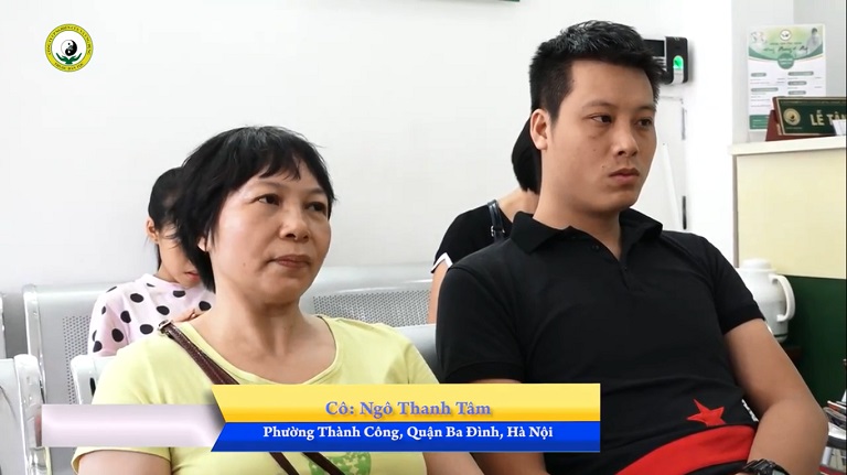 Anh Nguyễn Ngọc Huy và mẹ đến Trung tâm tái khám