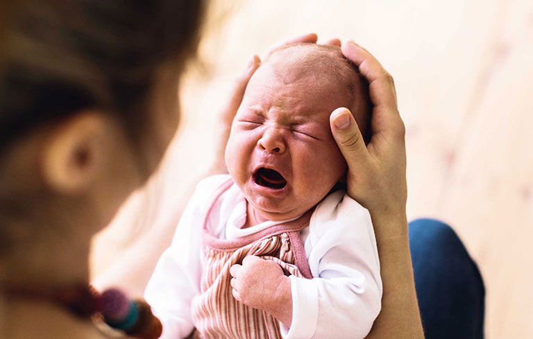 trẻ sơ sinh bú bao nhiêu là đủ