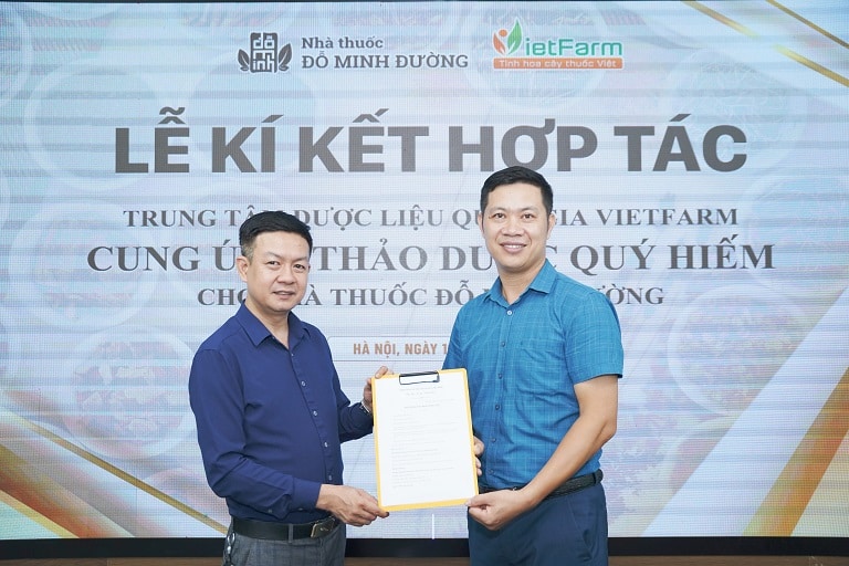 Nhà thuốc Đỗ Minh Đường ký kết hợp tác cung ứng dược liệu quý hiếm với Trung tâm Nghiên cứu & Nuôi trồng Dược liệu Quốc gia – Vietfarm