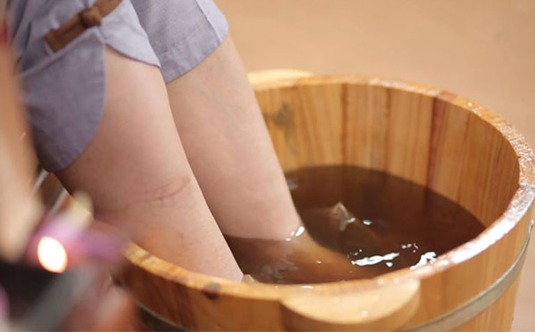 cách ngâm chân trị mất ngủ