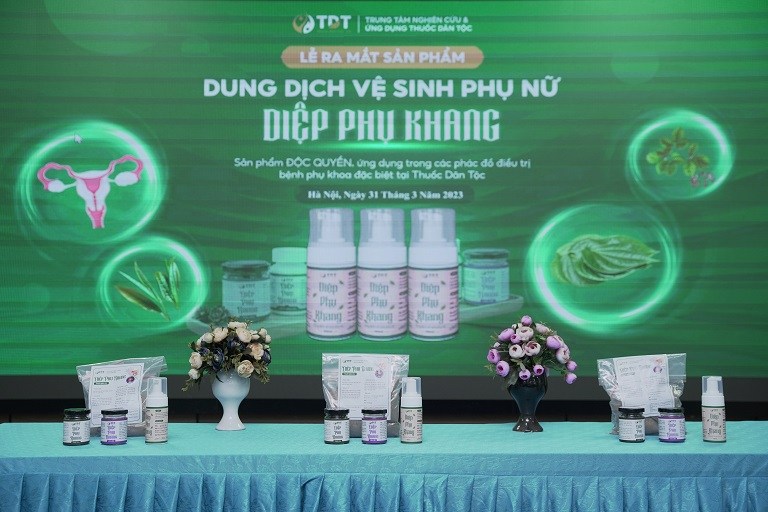 Buổi lễ nghiệm thu đề tài nghiên cứu và ra mắt dung dịch vệ sinh phụ nữ Diệp Phụ Khang của Thuốc dân tộc