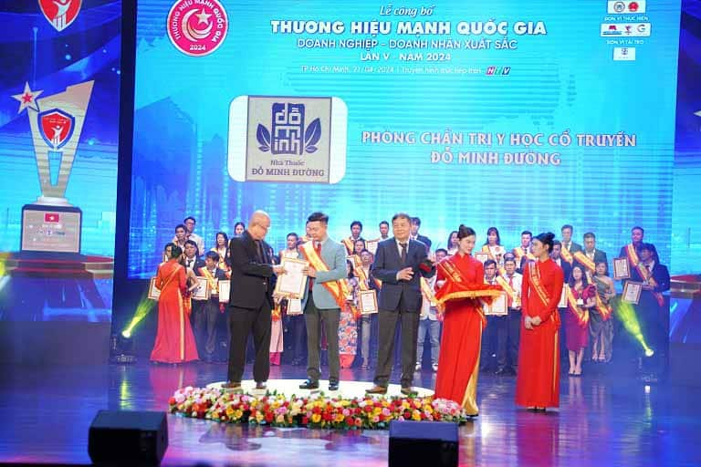 Đỗ Minh Đường nhận giải Top 10 thương hiệu mạnh quốc gia