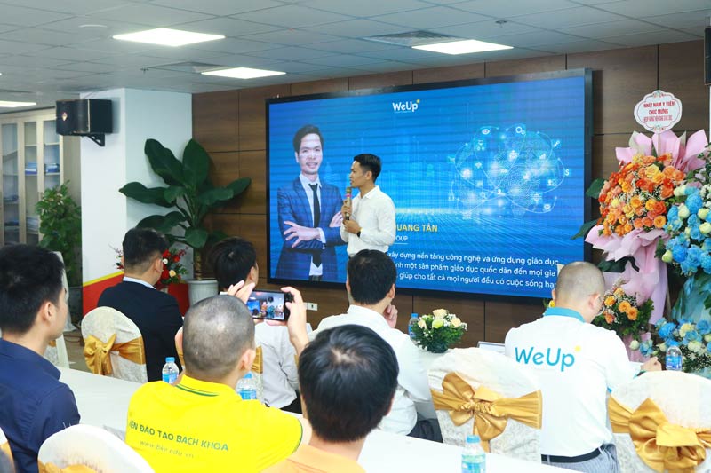 lễ ra mắt nền tảng giáo dục WeUp